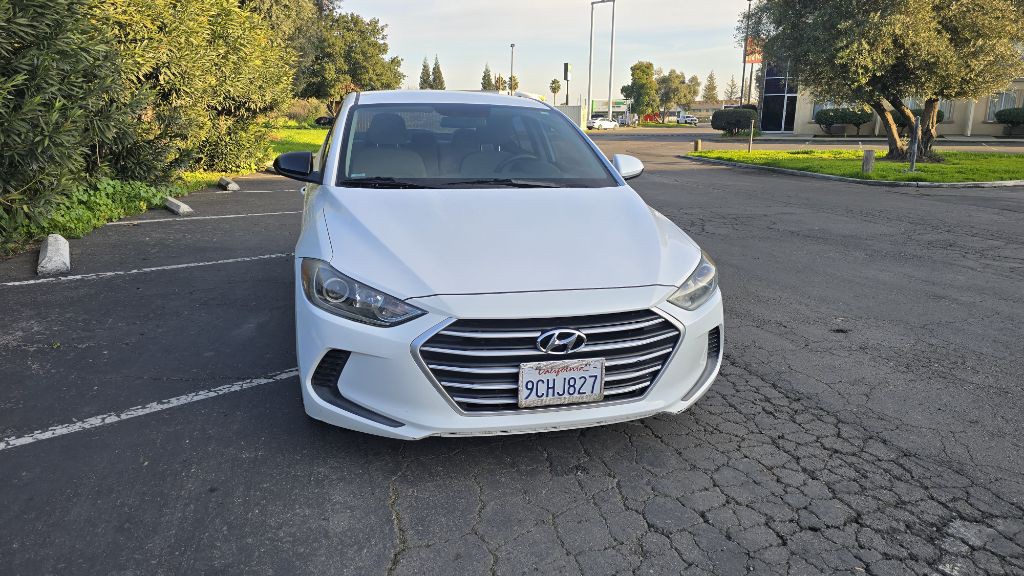 2017 Hyundai Elantra Image 2