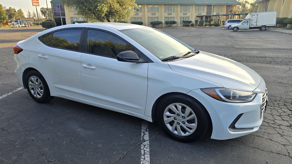 2017 Hyundai Elantra Image 4