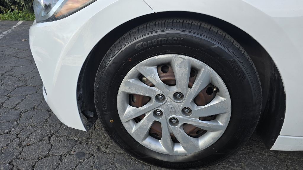2017 Hyundai Elantra Image 17