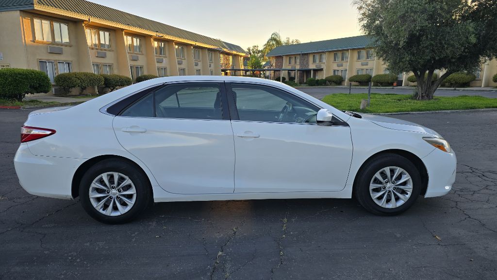 2016 Toyota Camry Image 4