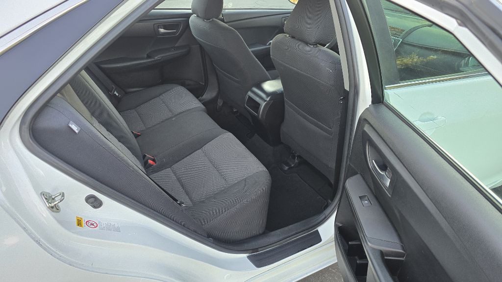 2016 Toyota Camry Image 9