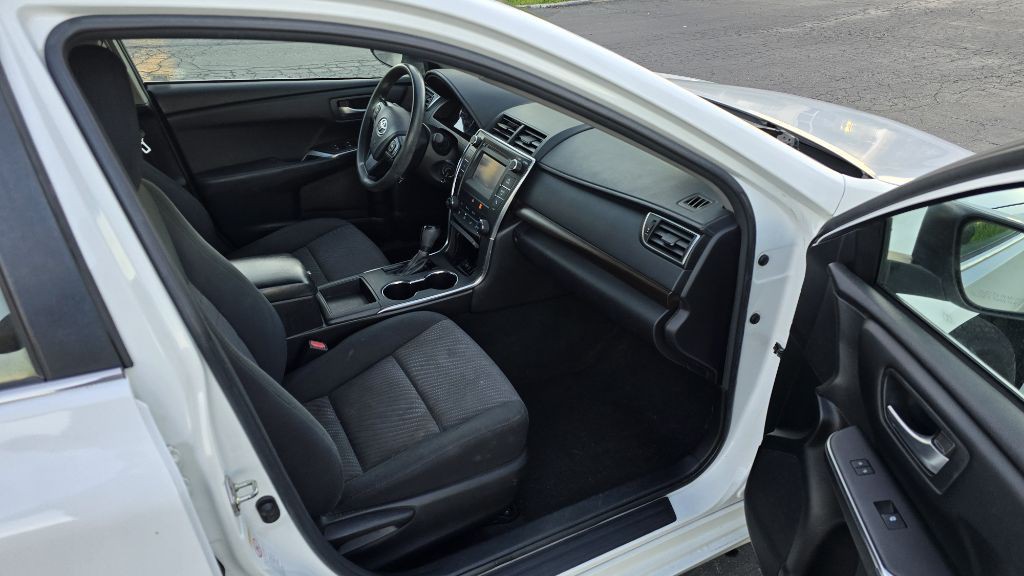 2016 Toyota Camry Image 10