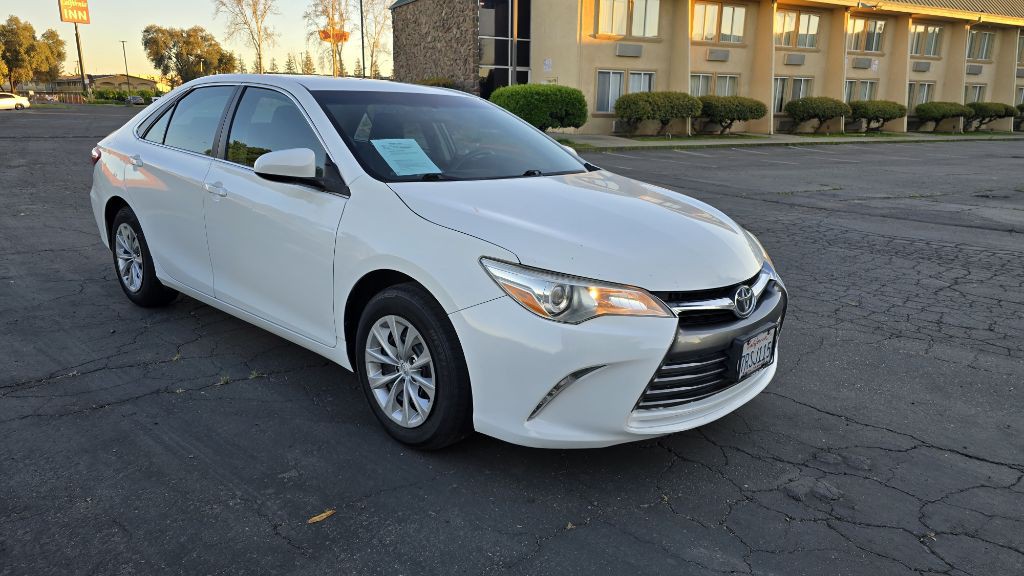 2016 Toyota Camry Image 3