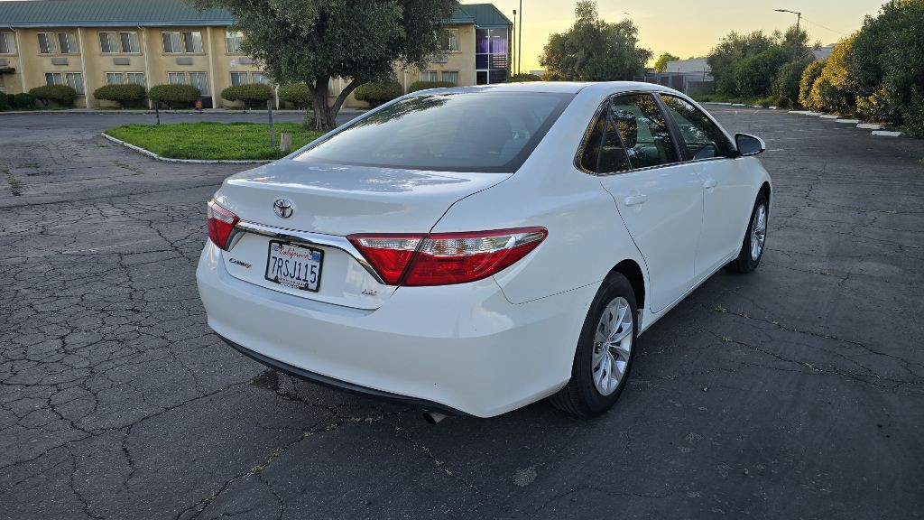 2016 Toyota Camry Image 5