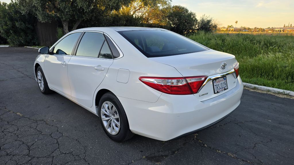 2016 Toyota Camry Image 6