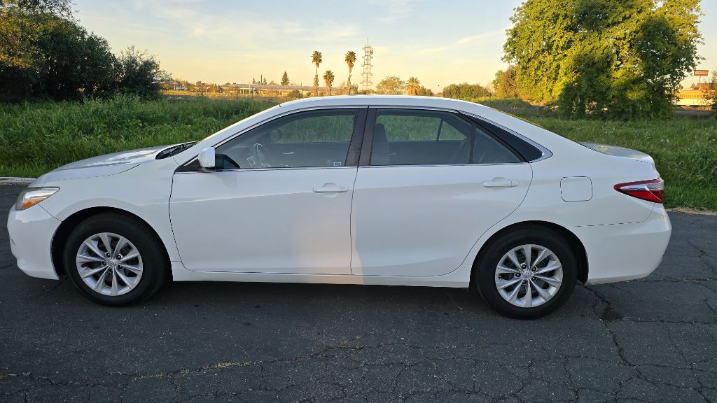 2016 Toyota Camry Image 7