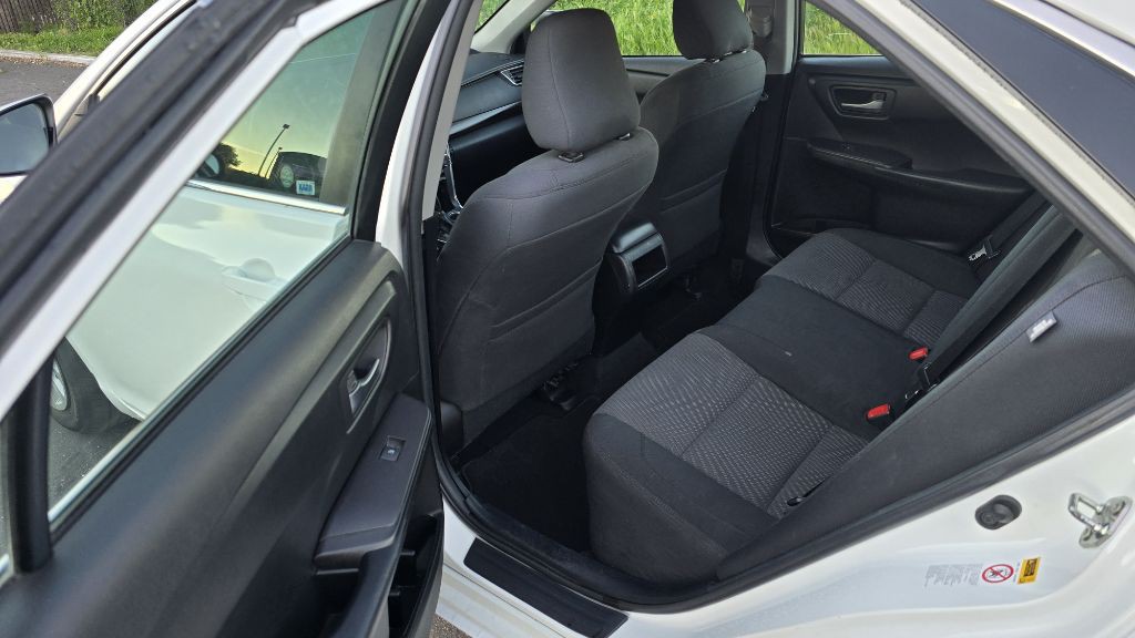 2016 Toyota Camry Image 8