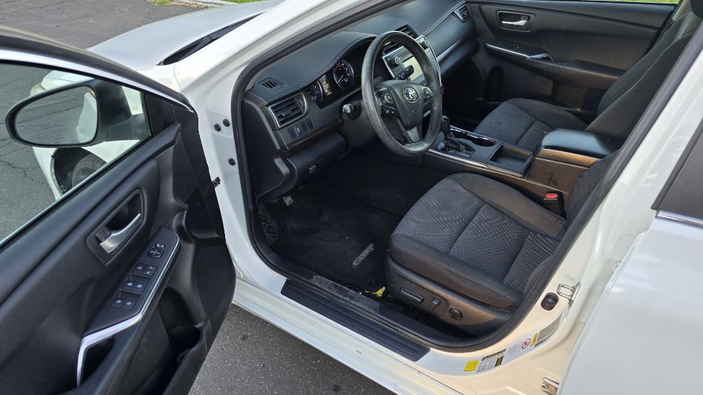 2016 Toyota Camry Image 12