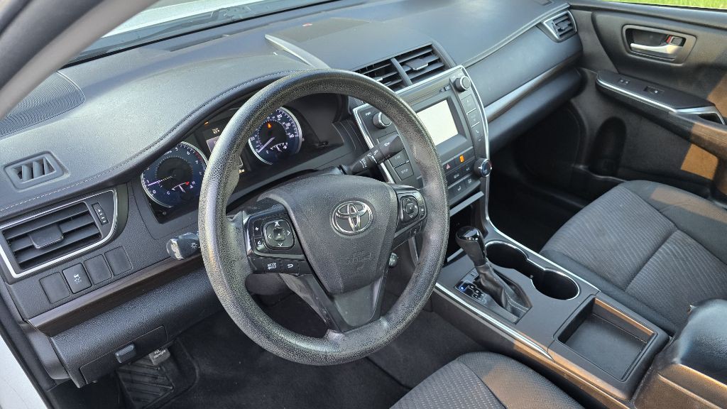 2016 Toyota Camry Image 13