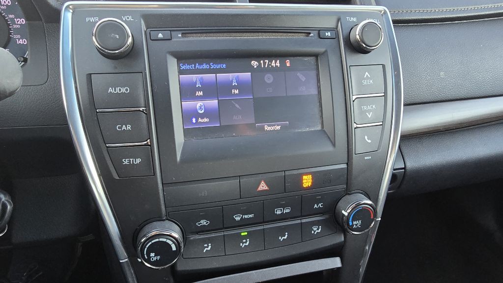 2016 Toyota Camry Image 15