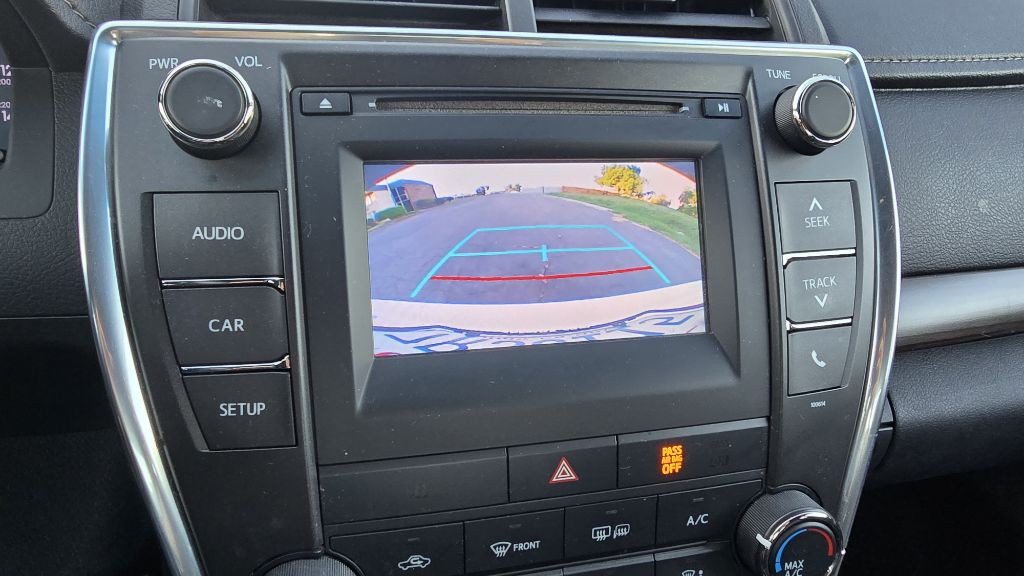 2016 Toyota Camry Image 16