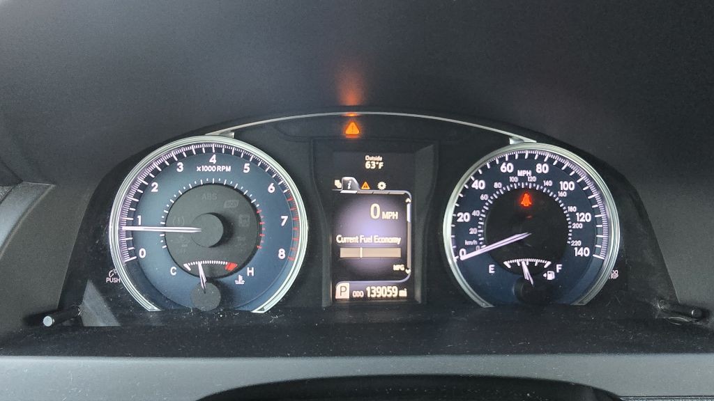 2016 Toyota Camry Image 17