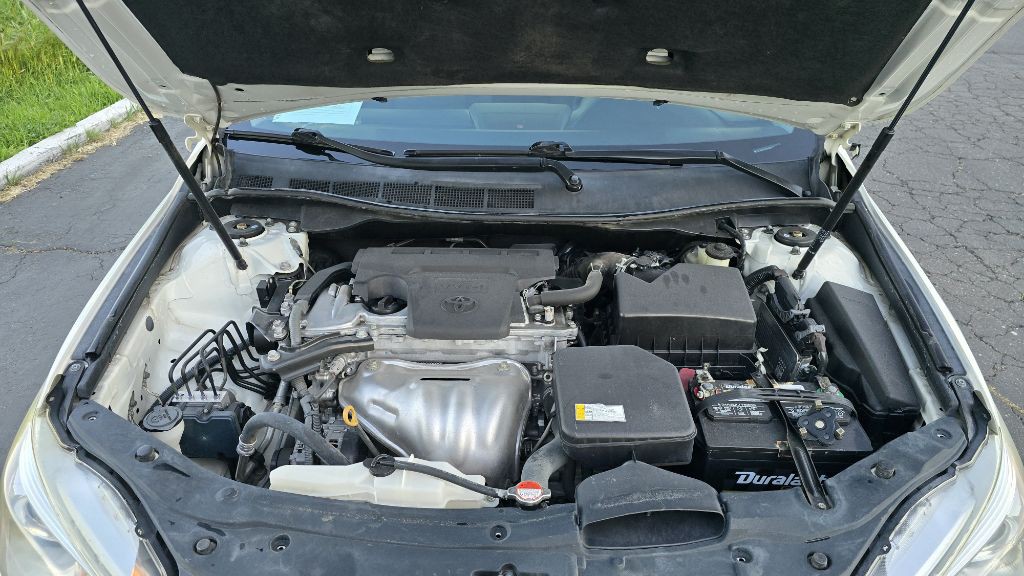 2016 Toyota Camry Image 22