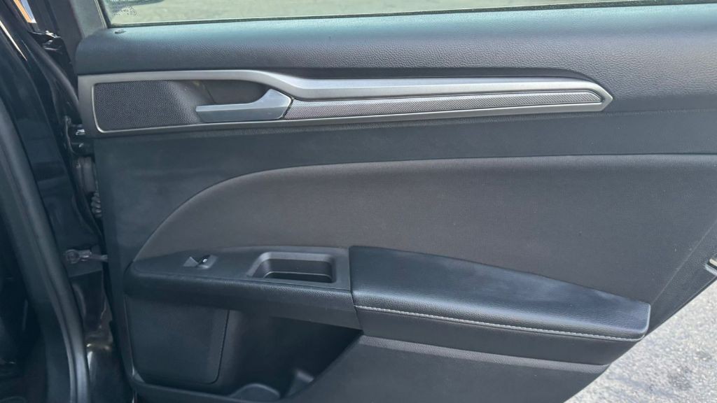 2018 Ford Fusion Image 19