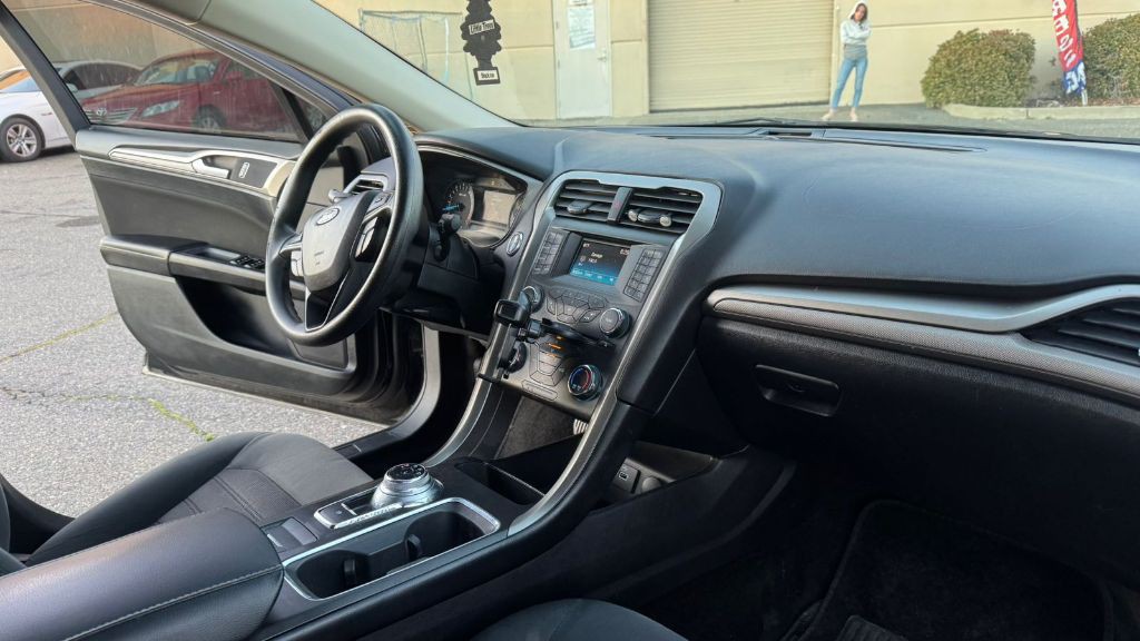 2018 Ford Fusion Image 22