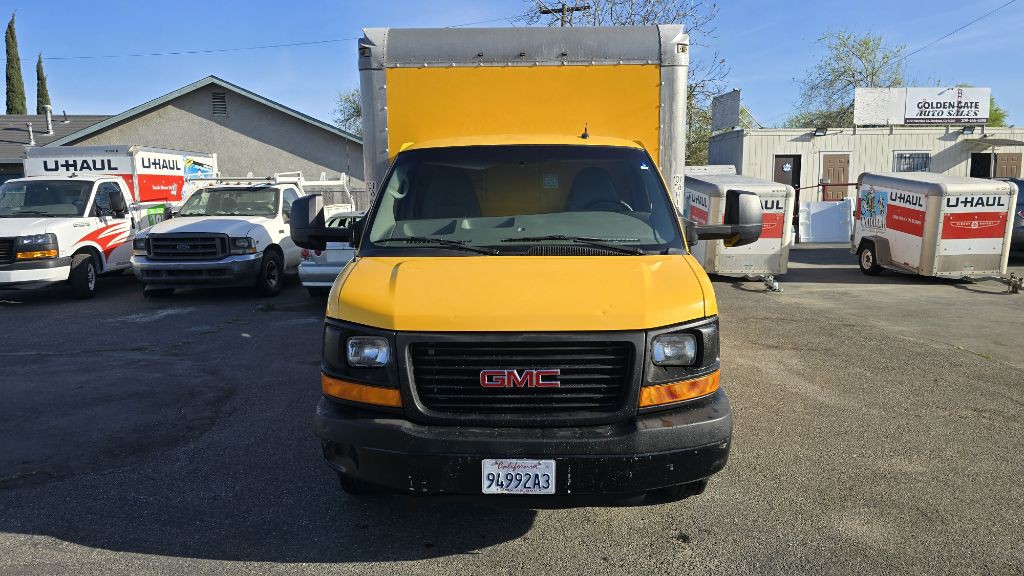 2015 GMC Savana Image 2
