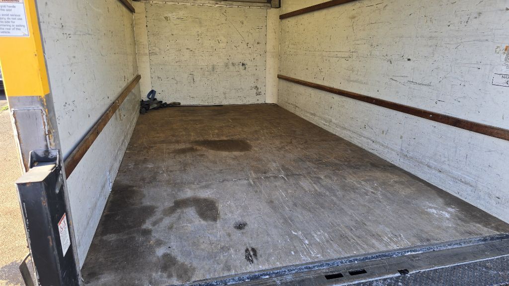 2015 GMC Savana Image 8