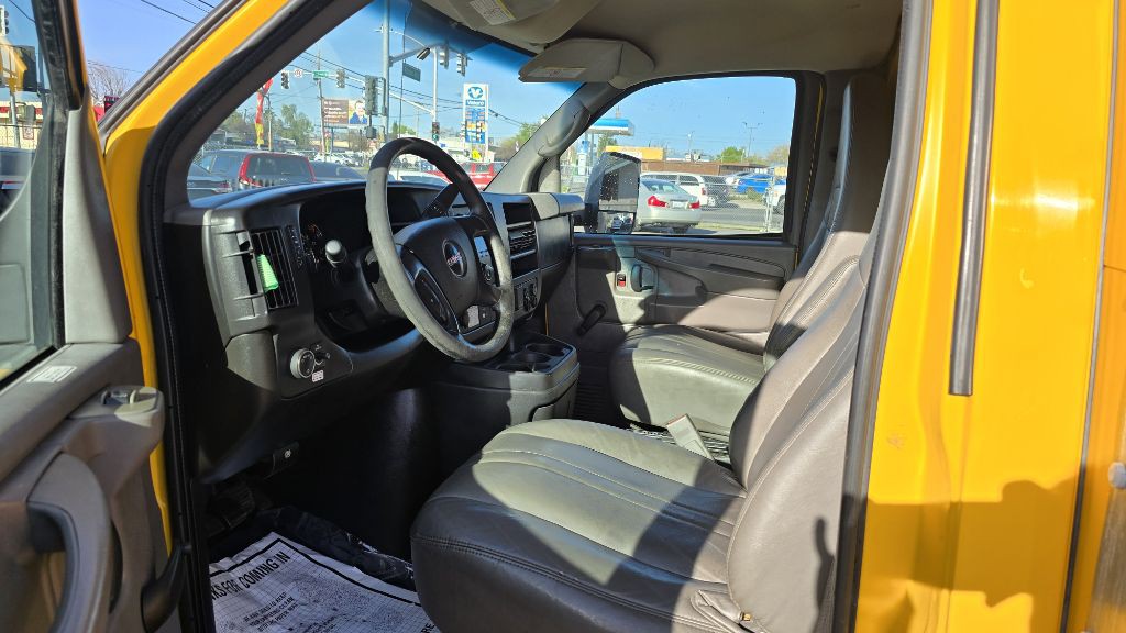 2015 GMC Savana Image 10