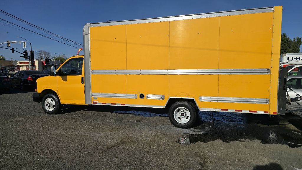 2015 GMC Savana Image 11