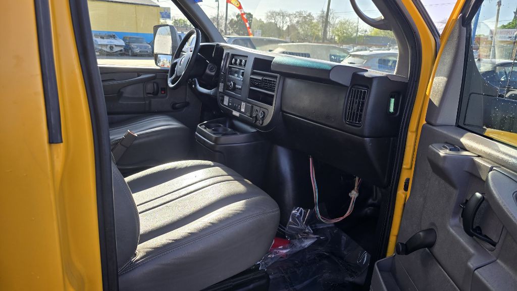 2015 GMC Savana Image 12