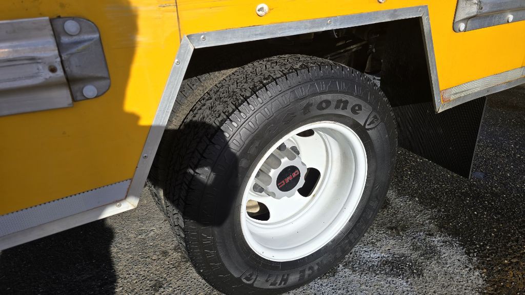 2015 GMC Savana Image 13