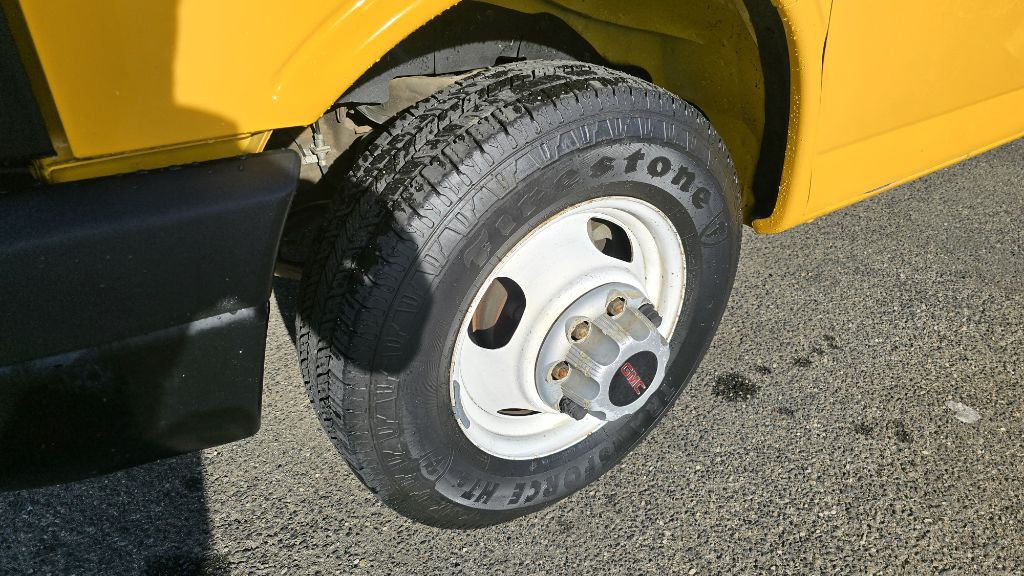 2015 GMC Savana Image 14