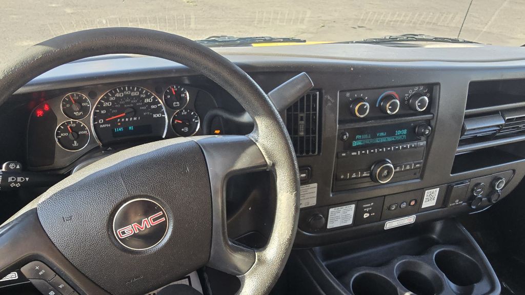 2015 GMC Savana Image 16