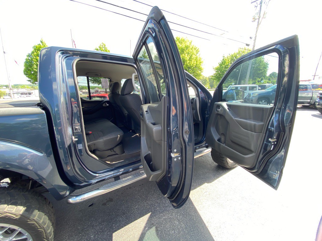2017 Nissan Frontier Image 11