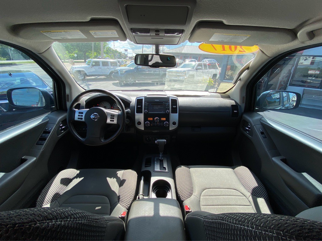 2017 Nissan Frontier Image 16