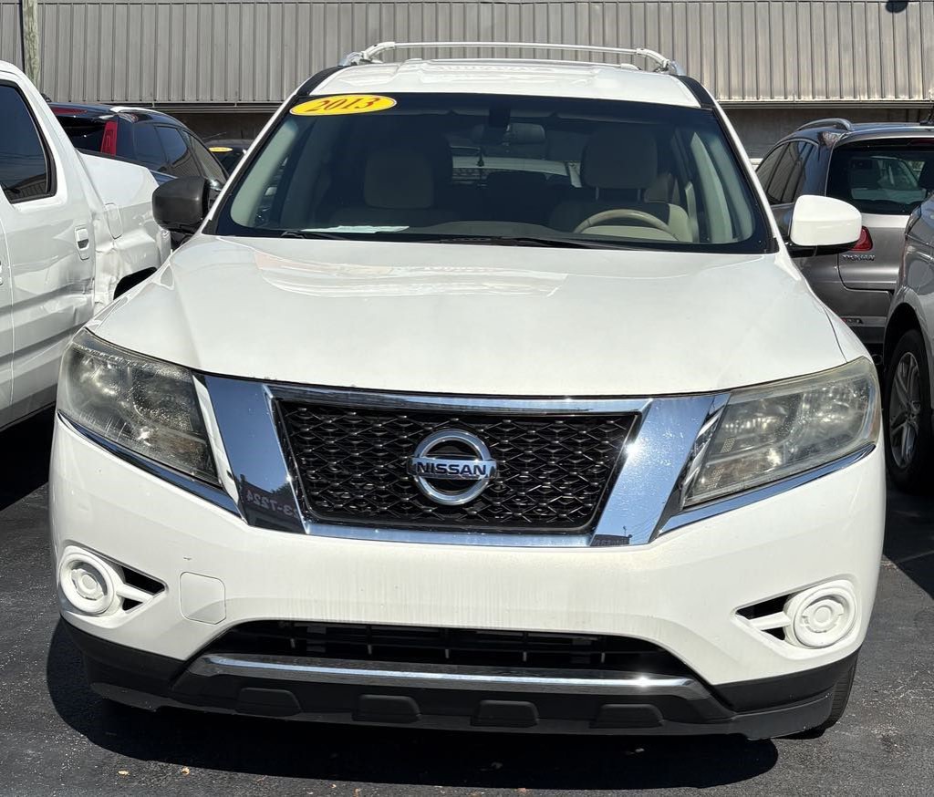 2013 Nissan Pathfinder Image 2