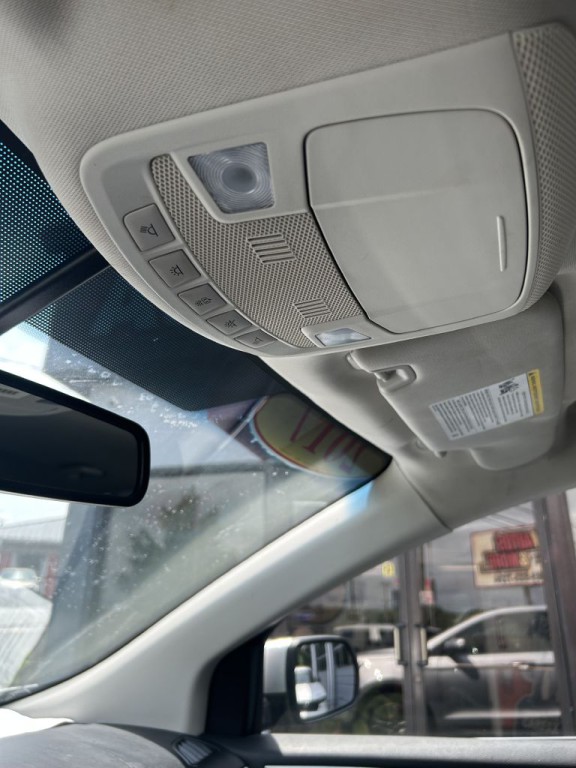 2017 Ford Edge Image 19
