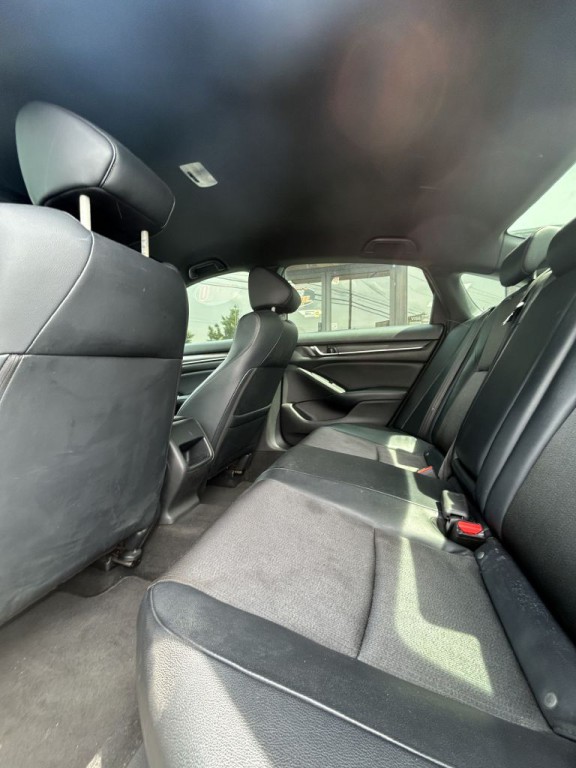 2018 Honda Accord Image 17