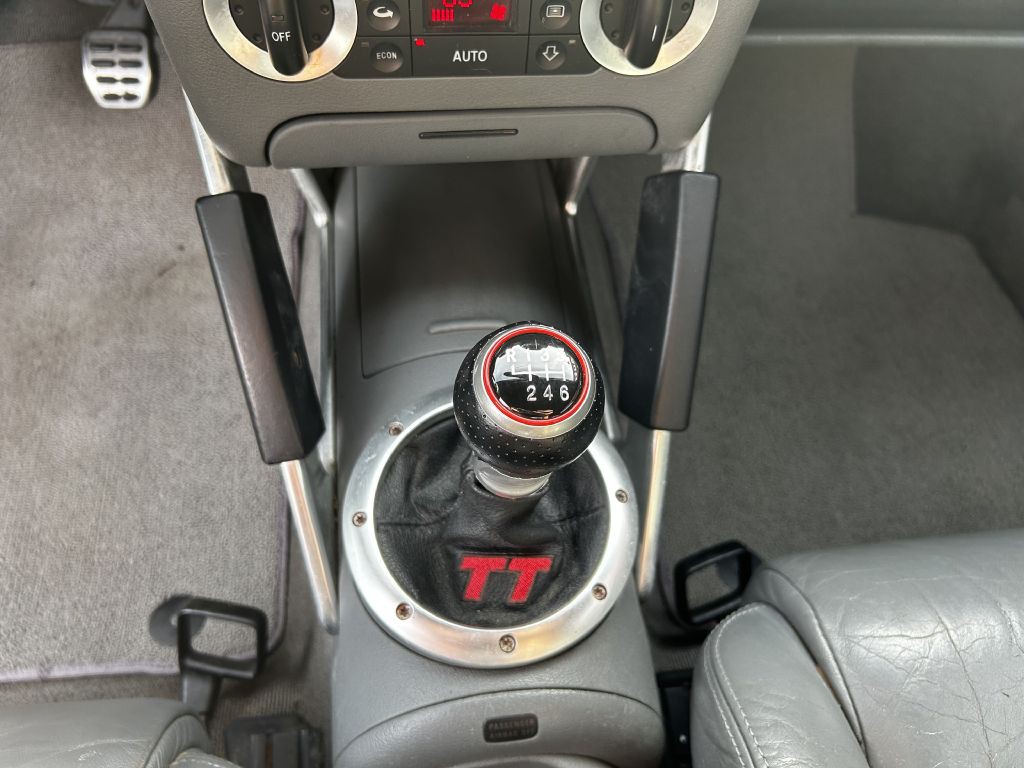 2002 Audi TT Image 15
