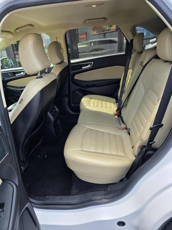 2021 Ford Edge Image 8