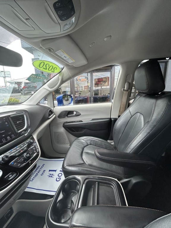 2020 Chrysler Pacifica Image 15