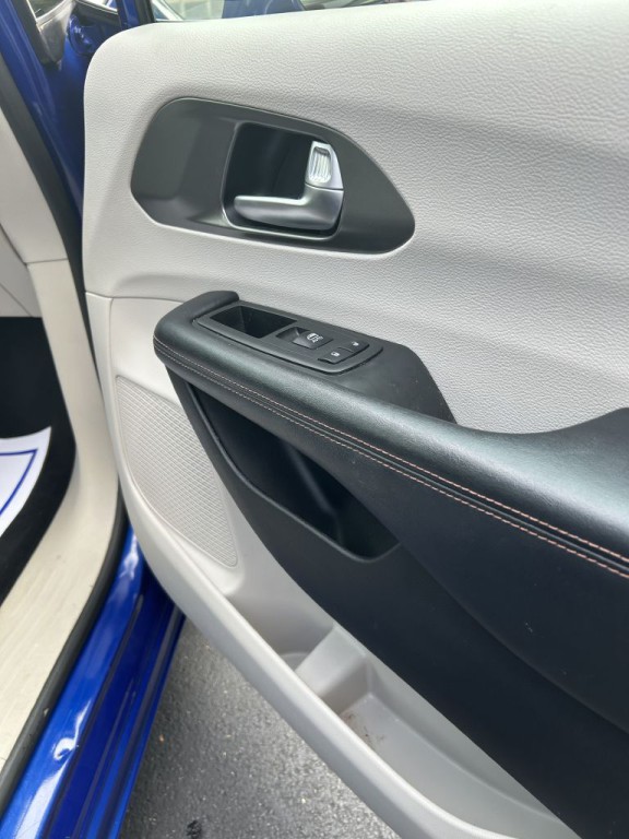 2020 Chrysler Pacifica Image 25