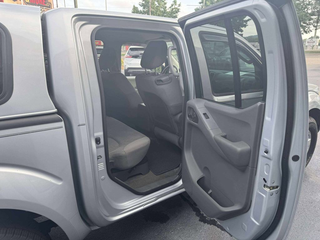 2011 Nissan Frontier Image 6