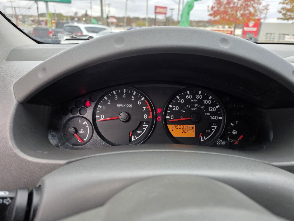 2011 Nissan Frontier Image 10