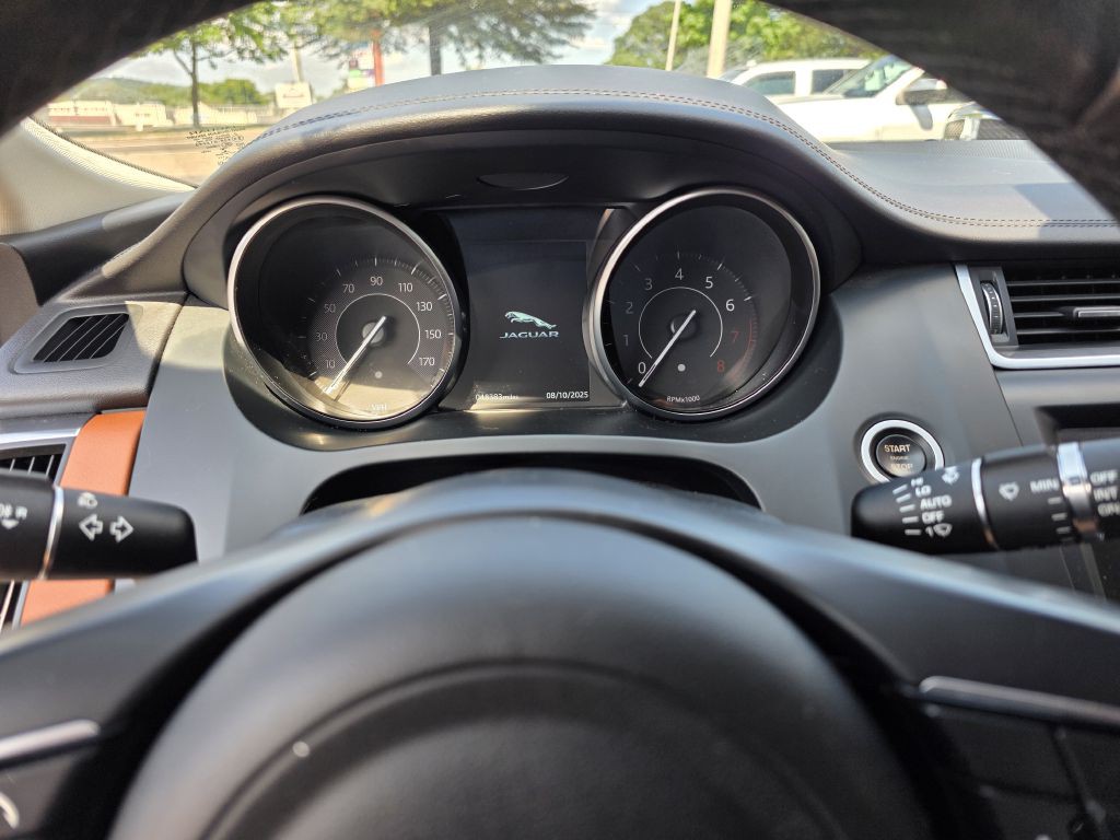 2019 Jaguar E-pace Image 5
