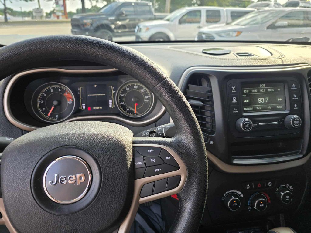 2017 Jeep Cherokee Image 6