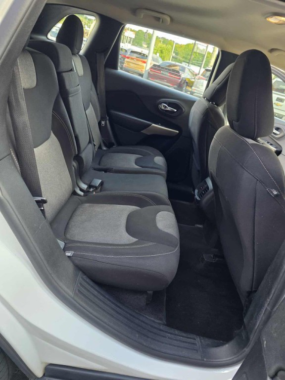 2017 Jeep Cherokee Image 8