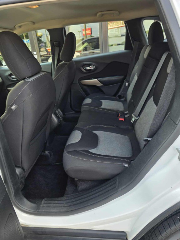 2017 Jeep Cherokee Image 12