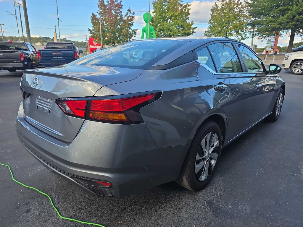 2022 Nissan Altima Image 3