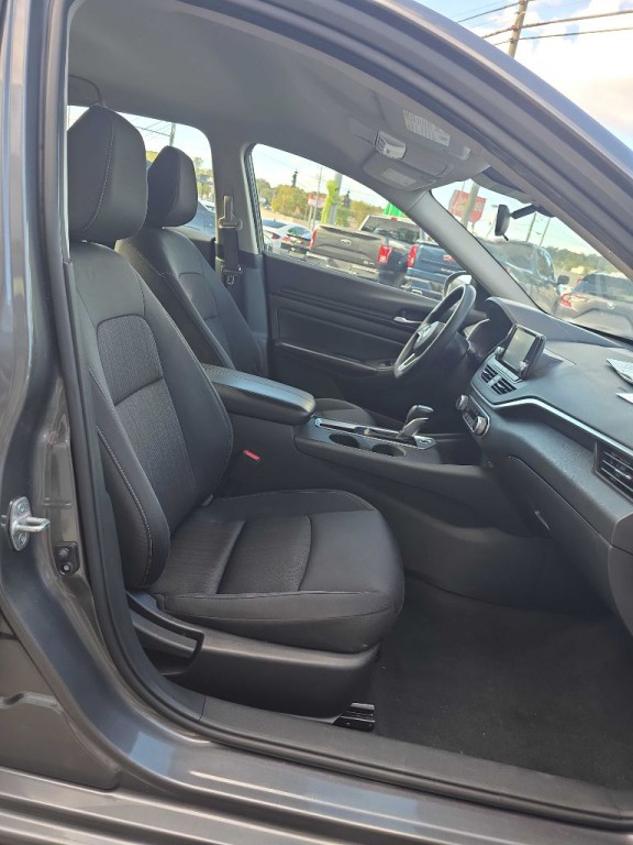 2022 Nissan Altima Image 8