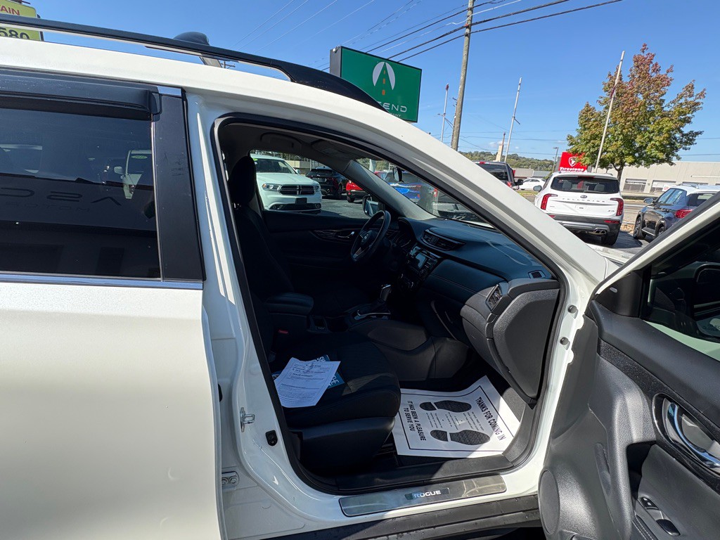 2017 Nissan Rogue Image 10