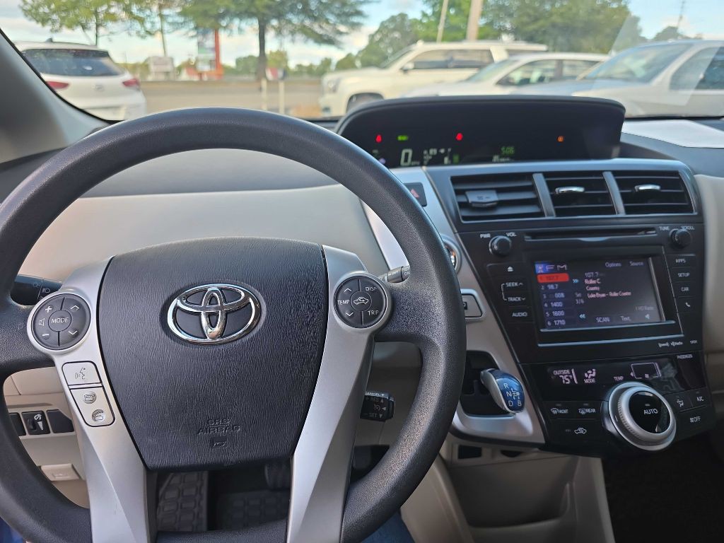 2013 Toyota Prius Image 5