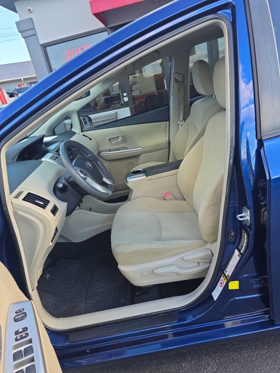 2013 Toyota Prius Image 6