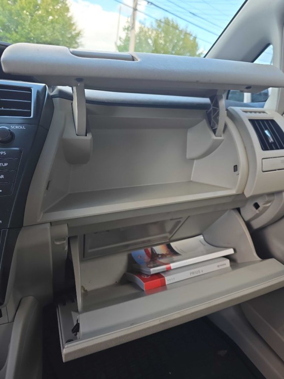 2013 Toyota Prius Image 9