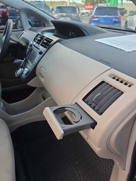 2013 Toyota Prius Image 10