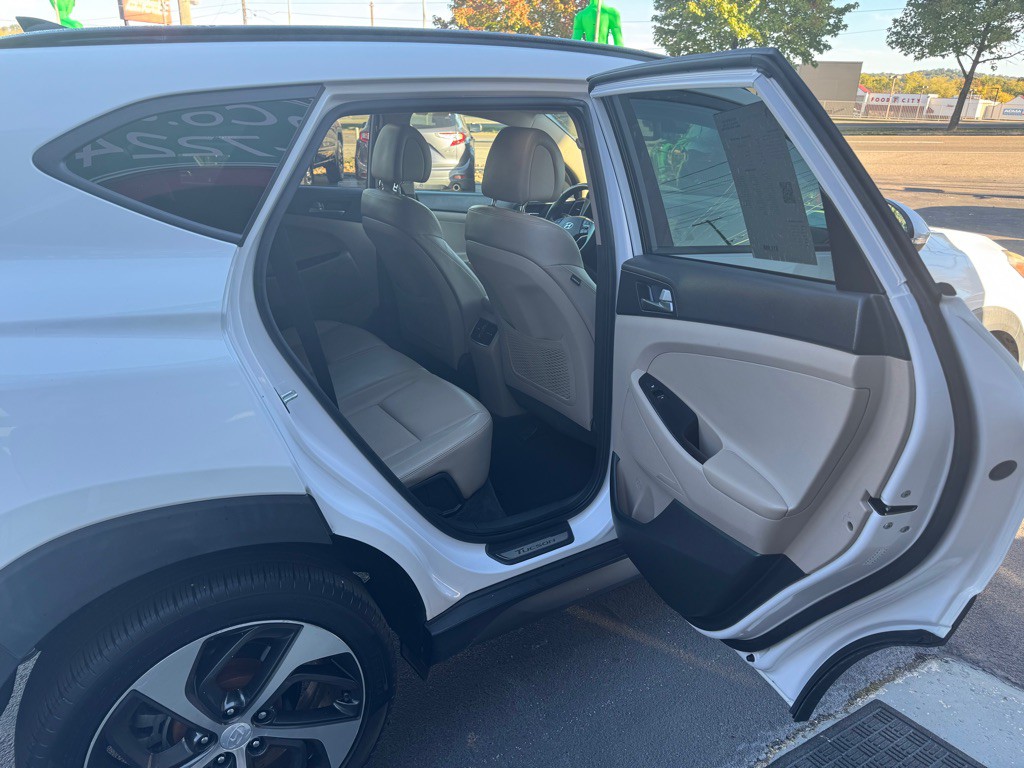 2016 Hyundai Tucson Image 8